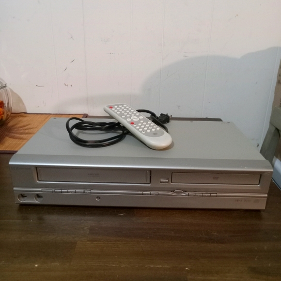 Emerson EWD2204 DVD VCR Combo w/ Remote Tested And Works. - Picture 1 of 10